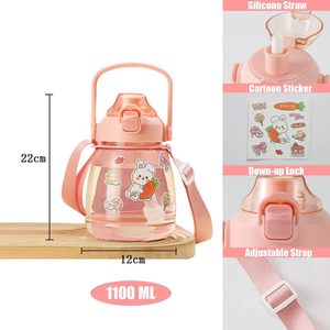 ขวดน้ำเด็กดีไซน์แคปซูลอวกาศขนาดใหญ่ 900 มล. พร้อมหลอดดูด ลายการ์ตูน วัสดุพลาสติก อุปกรณ์เสริมสำหรับเด็ก - Product Image 3