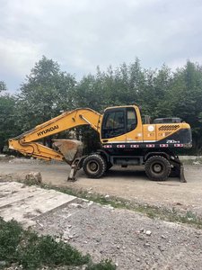 Excavatrice d'occasion à vendre : Excavatrice sur roues Hyundai 210W-9 de 21 tonnes, modèles 210 et 220, idéale pour la construction, disponible à Shanghai. - Product Image 4