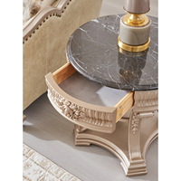 Table basse contemporaine de luxe en bois massif sculptée à la main avec accents dorés, table d'appoint élégante réglable, mobilier de salon