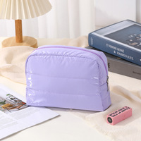 Pochette de maquillage matelassée en duvet, douce et moelleuse, sac de rangement pour le maquillage de voyage, imperméable, matelassé, léger, sac à main gonflé