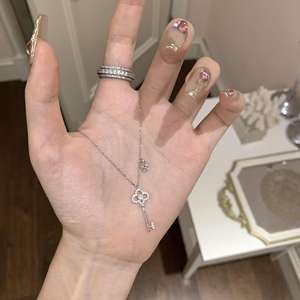 Collier en argent pur S925 avec diamants complets, perle en forme de goutte de dentelle, style princesse, design de niche, touche de luxe légère - Product Image 1