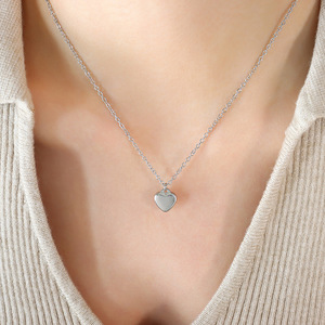 Minimalist <strong>Mini</strong> Peach <strong>Heart</strong> 18K Gold Plated Titanium Steel Collarbone Necklace - Product Image 5