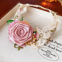 Collar de diamantes con incrustaciones de perlas de flores de tela de gama alta, diseño dulce fresco, serie forestal, accesorio de regalo al por mayor
