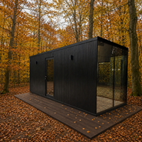 Maison modulaire noire moderne avec mur en verre pleine hauteur pour l'hébergement en glamping, hôtel, parc de vacances
