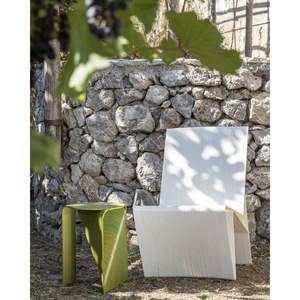 Taburete PLA para exteriores con estampado 3D de diseño italiano Colección Arzachena Asientos de lujo en verde amarillento estriado Hecho en Italia - Product Image 3