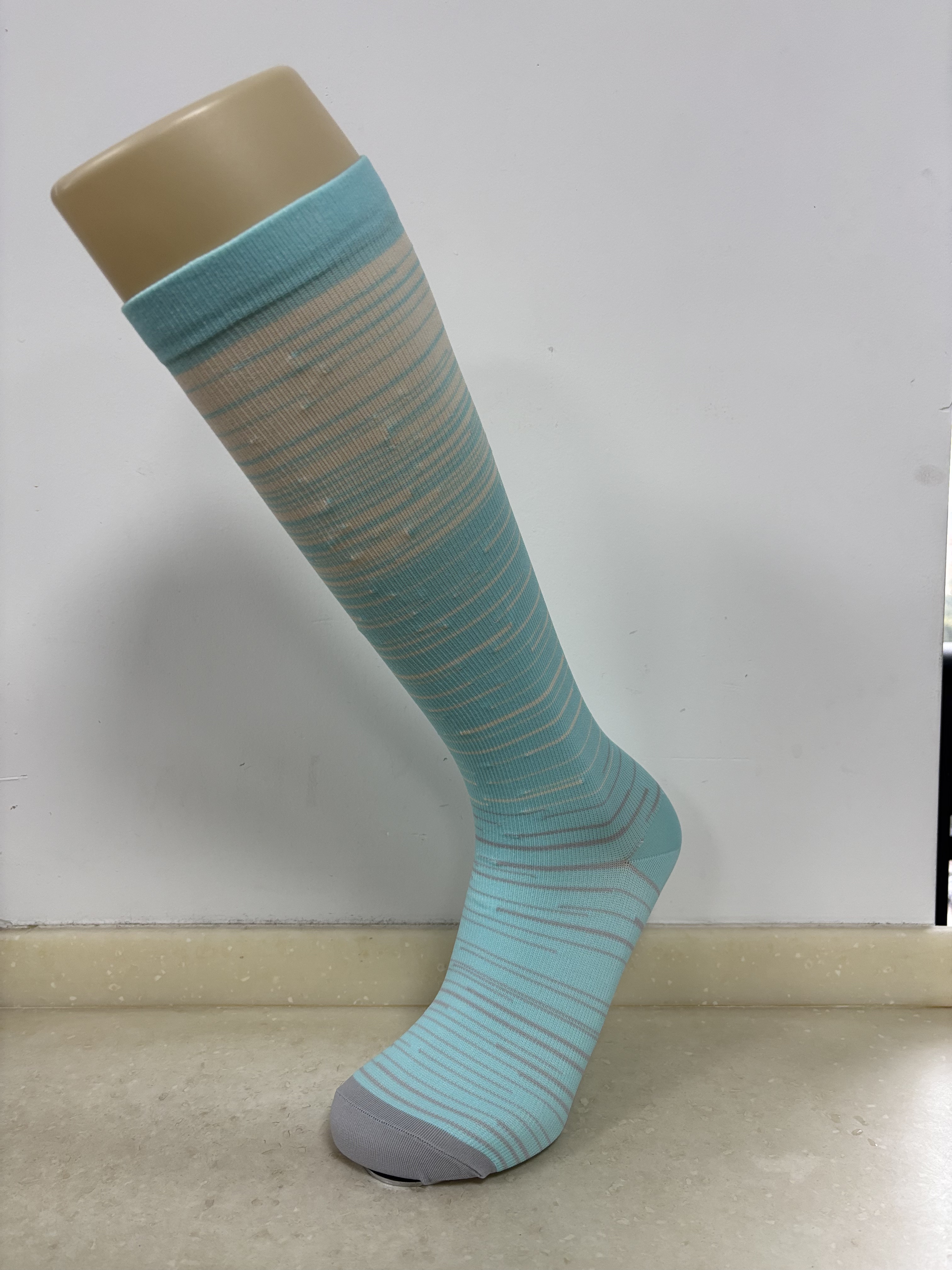 Bleu avec bande grise