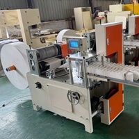 Máquina de alta velocidad para fabricar servilletas de papel 150m/min 800-1500pcs/min con grabado y conteo para fábricas de pañuelos