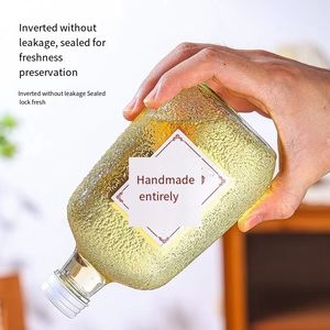 Garrafa de Vidro Vazia Pequena de 200ml para Vinho Caseiro com Padrão Glacial Verde e Tampa Rosqueada - Product Image 2