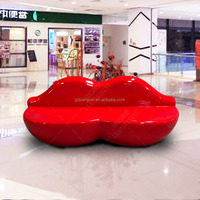 Fauteuil Lounge Lèvres Rouges - Sculpture Moderne en Fibre de Verre/Résine Époxy Peinte à la Main, Finition Brillante, Art d'Intérieur de Luxe, Art Extérieur