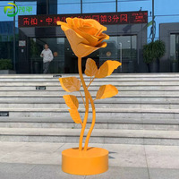 Sculpture florale moderne de luxe en acier inoxydable OEM ODM, fleurs rouges et jaunes, artisanat, décoration intérieure, peinte, suspendue, imperméable