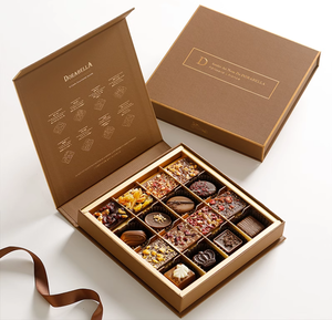 Confezione regalo in lamina d'oro di lusso personalizzata per confezione di dolci al cioccolato, imballaggio di caramelle dolci con vantaggio UV di sparitura e goffratura - Product Image 1