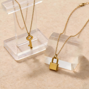 Collar con Colgante de Llave de Acero Inoxidable, Chapado <span class=keywords><strong>en</strong></span> Oro de 18K, Logotipo Grabado Personalizado, Nombre Personalizado, Joyería <span class=keywords><strong>para</strong></span> Parejas, Regalo <span class=keywords><strong>para</strong></span> Mujeres y Hombres - Product Image 1