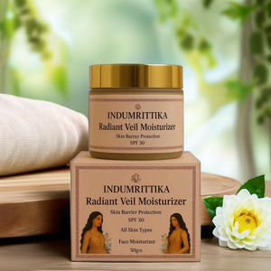 Indumrittika Radiant Veil, Crema Hidratante con SPF 30 para el Rostro, Protección UV e Hidratación, para una Piel Suave, Radiante y Luminosa, Uso Diario - Product Image 1