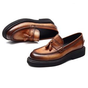Zapatos de vestir de cuero genuino para hombre con suela gruesa y punta cuadrada, estilo casual con flecos, sin cordones, para negocios y bodas - Product Image 5