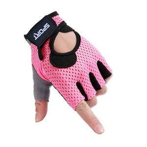 Gants de fitness mi-doigts noirs et roses réglables pour protéger les mains. Gants de sport pour femmes au design élégant - Product Image 3