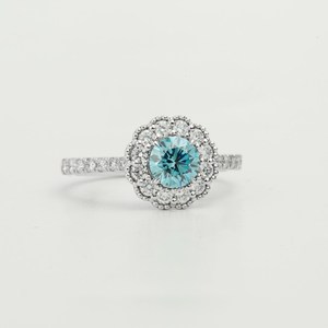 Anillo de Compromiso de Diamante Azul Premium Cultivado en Laboratorio con Corte Redondo, Diamante Certificado, Halo Elegante, Joyería de Boda - Product Image 6