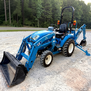 Tractor LS XJ2025H 2024 con potente sistema de retroexcavadora para agricultura profesional - Product Image 1