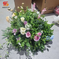 Décoration d'événements de mariage style forêt SMOOTH, centre de table artificiel en herbe verte et fleurs