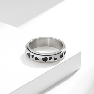 Anillo Giratorio en Forma de Corazón con Incrustaciones Negras en Oro Rosa, Joyería Unisex para Regalo - Product Image 3