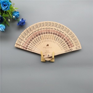 Ventaglio Pieghevole in Legno di Bambù, Souvenir per Matrimoni, Regalo Promozionale Pubblicitario - Product Image 4