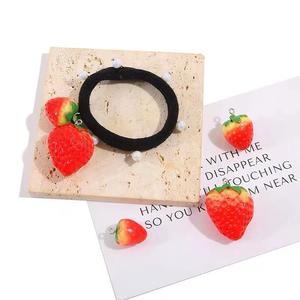 Promoción DIY joyería resina simulación resina fresa fruta colgante pendientes collar Material llave fresa colgante - Product Image 3