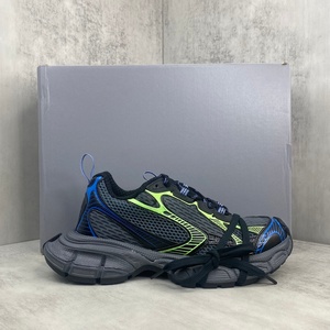 Chaussures rétro de luxe de créateur avec tissu en maille respirant, design original sur mesure, chaussures de sport de marque célèbre, tendance à la mode - Product Image 1
