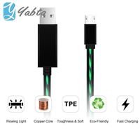 Lampu hijau untuk kabel pengisi daya iPhone menyala dalam gelap EL mengalir kabel pengisian daya kabel sinkronisasi Data