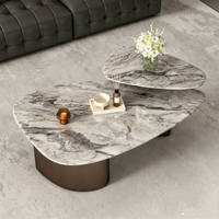 Table basse en quartz artificiel artisanal irrégulier, style européen moderne, pierre sculptée antique sur mesure