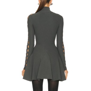 Vestido de punto elástico de nueva colección primavera, casual, de manga larga, con cuello alto, de algodón elástico, modesto, mini, con dobladillo abullonado, color liso. - Product Image 2