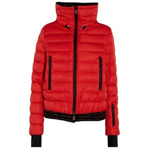Chaqueta Varsity Acolchada Roja Unisex KIJQJW3 2021, 100% Nailon Ecológico, Resistente al Viento, Servicio OEM, Remaches de Algodón, Franjas de Camuflaje - Product Image 1