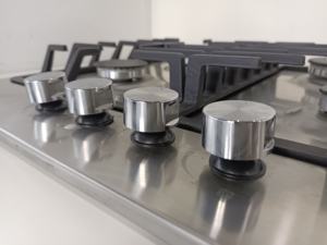 Table de cuisson à gaz électrique intégrée fabriquée en Chine avec allumage électronique, 5 brûleurs, support en fonte lourd pour usage domestique et hôtelier - Product Image 3