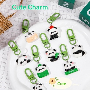 Llavero de Panda Rojo Adorable, Artesanía Metálica, Diseño Creativo de Dibujos Animados, Colgante para Mochila Escolar, Pequeño Regalo Unisex, Venta al Por Mayor - Product Image 4