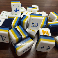 Mahjong Atelier Amalfi – Tuiles de Mahjong Américain 4 couches, bleues et jaunes, motifs Ancre et Hippocampe, pour le divertissement