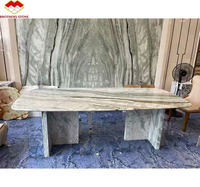 Table à manger et table basse en marbre vert irlandais poli au design moderne avec texture onyx pour salon de villa