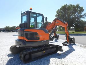 Excavadora Compacta de Orugas DX55 5C de 5.4 Toneladas de Alto Rendimiento con Pulgar Hidráulico para Construcción Urbana - ¡Gran Oferta! - Product Image 3