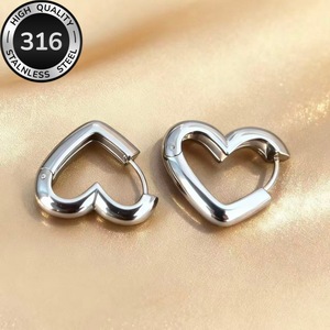 Pendientes de Aro de Acero Inoxidable Chapados en Oro, Estilo Europeo Americano, con Forma de Corazón y Diamantes Pulidos a Mano - Product Image 6