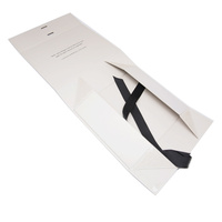 Boîte cadeau en papier artistique haut de gamme, recyclable, biodégradable, réutilisable, avec impression offset dorée, pliage et fermeture magnétique