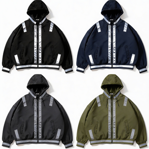 Chaqueta Larga de Invierno con Capucha y Rayas Reflectantes de Lujo Personalizada para Hombre, Cortavientos de Alta Visibilidad, Estilo Urbano, Tejido Grueso, Hip Hop - Product Image 4