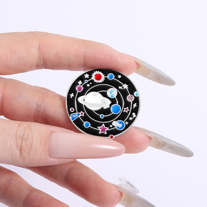 Broche <span class=keywords><strong>de</strong></span> universo <span class=keywords><strong>de</strong></span> planeta fresco divertido, alfileres esmaltados, broches <span class=keywords><strong>de</strong></span> Metal <span class=keywords><strong>de</strong></span> <span class=keywords><strong>guerra</strong></span> espacial <span class=keywords><strong>de</strong></span> galaxia, insignia <span class=keywords><strong>de</strong></span> solapa, mochila, joyería al por mayor - Product Image 4