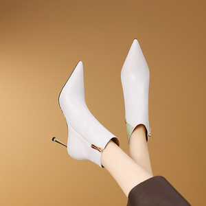 Nuevos botines blancos, botines de tendencia de gama alta, zapatos de <span class=keywords><strong>mujer</strong></span> de tacón alto con punta en pico de invierno con botas de lujo de cristal Stiletto - Product Image 4