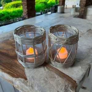 Portavelas de ratán para decoración rústica de casa de campo con diseño tejido intrincado y encanto estético vintage y decoración para el hogar - Product Image 2