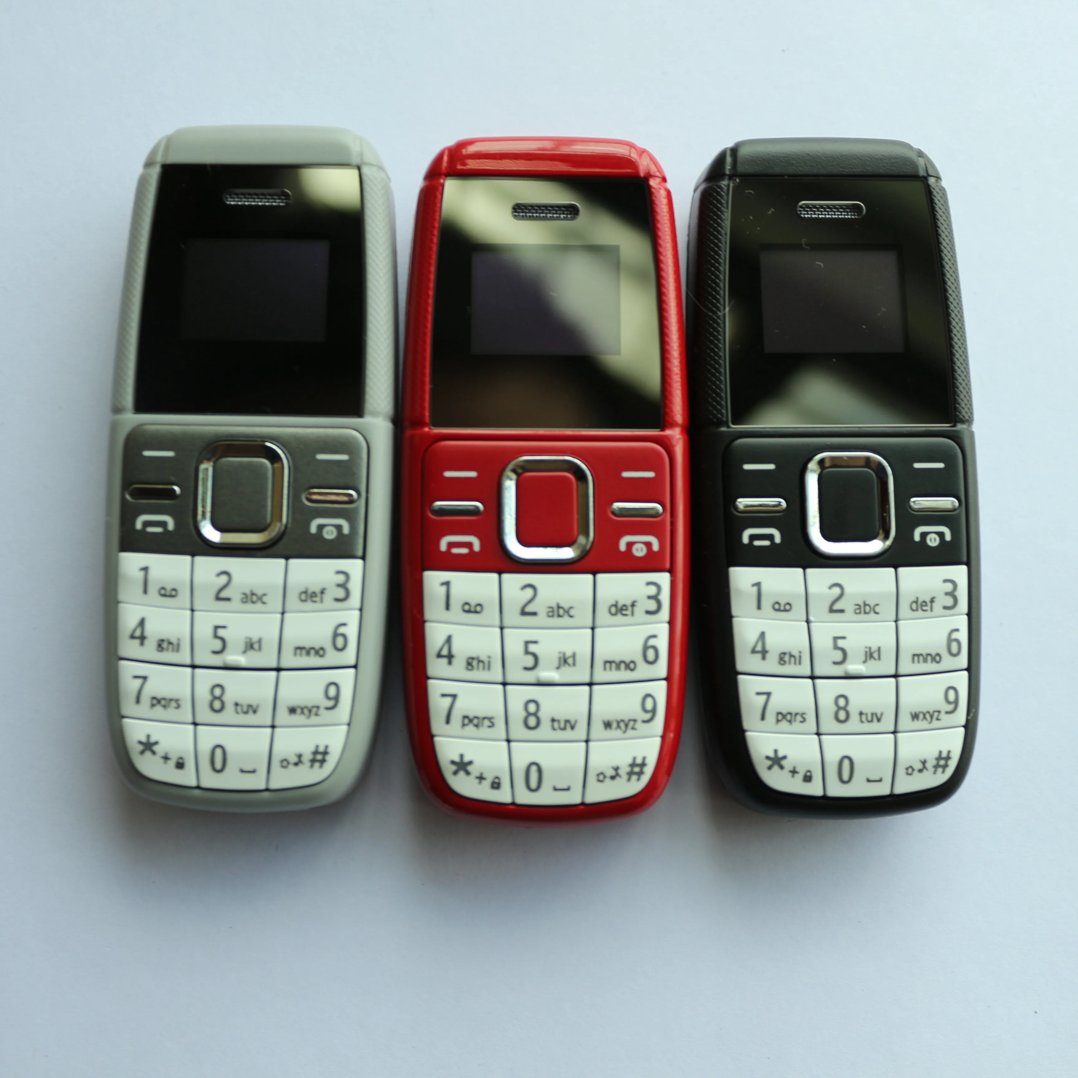 BM200 mini téléphone 2G bar fonctionnalités téléphone Mobile clés pour les personnes âgées clés anglaises s1