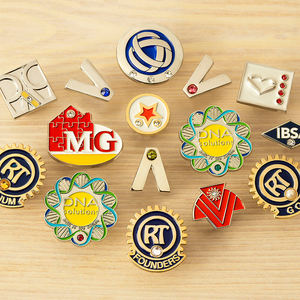 Badges en émail d'anime de style nouveau, badges en métal et broches, badge personnalisé, vente en gros de badges en émail, broches et badges artisanaux - Product Image 6