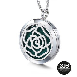 Difusor de Aceite Esencial de Rosa con Colgante |   Collar con Medallón de Aromaterapia de Acero Inoxidable Chapado en Oro Rosa PVD |   Difusor de Aromas con Joyería - Product Image 1