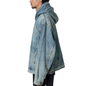 เสื้อฮู้ดดี้เดนิมผู้ชายแบบสวมหัวทรงโอเวอร์ไซส์ ตัดต่อผ้าแบบแพทช์เวิร์ค หนา คุณภาพสูง สไตล์วินเทจ สีน้ำเงิน ทำสีซีดแบบดิสเทรส ขายส่ง - Product Image 3