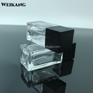 Flacon de parfum vide en verre de luxe, forme carrée, fond épais, 30 ml, 50 ml, avec vaporisateur et couvercle en bambou noir - Product Image 2