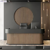 Comptoir de réception moderne incurvé en MDF avec panneau à lattes, comptoir d'accueil de luxe pour hôtel, salon, bijouterie, bureau, centre commercial, fabriqué en Chine