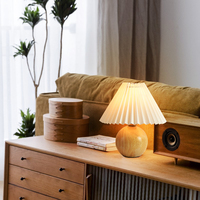 Lampe de table plissée en céramique de style nordique moderne, lampe de chevet haut de gamme pour chambre à coucher, lampe de lecture chaleureuse pour filles avec LED