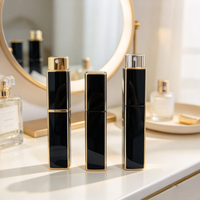 Atomiseur de parfum rechargeable carré avec revêtement intérieur en PP, conception de remplissage par le bas rotative, flacon pulvérisateur de parfum cosmétique