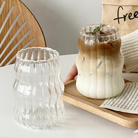 Vente en gros de verres à boisson en verre borosilicate de haute qualité, grande capacité, transparents, en forme de nuage, design mignon, pour jus et petit-déjeuner, esthétique de haute qualité